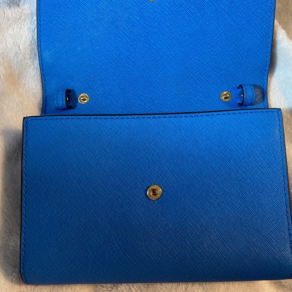 Michael Kors Vibrant Blue Wallet
No strap - Picture 3 of 5